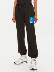 Karl Lagerfeld Jeans Spodnie dresowe 245J1000 Czarny Relaxed Fit. Czarne spodnie dresowe damskie Karl Lagerfeld Jeans, bez wzorów, z bawełny. Za 339.99 zł.
