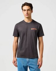 MESKA KOSZULKA WRANGLER BIG GRAPHIC TEE FADED BLACK 112362816. Czarne t-shirty męskie Wrangler, xl, bez wzorów, bez kołnierzyka, bez ramiączek. Za 79.99 zł.