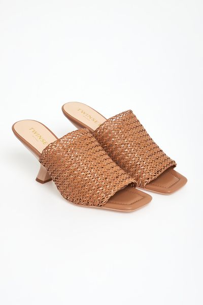 Klapki na obcasie TWINSET. Klapki damskie Twinset Milano, bez wzorów, bez obcasa, na obcasie, bez zapięcia. Za 889.00 zł.