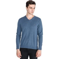 Tommy Hilfiger Sweter Niebieski. Niebieskie swetry męskie Tommy Hilfiger, m, bez wzorów, z bawełny, bez kołnierzyka, bez ramiączek. Za 426.95 zł.