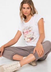 T-shirt z nadrukiem w pióra. Białe t-shirty damskie bonprix, bez wzorów, bez kołnierzyka, bez ramiączek. Za 77.99 zł.