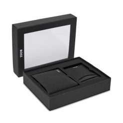 Zestaw portfel i etui na karty BOSS. Czarne portfele męskie Boss, bez wzorów. Za 599.99 zł.