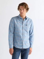 MĘSKA KOSZULA WRANGLER 1 PKT SHIRT ASHLEY BLUE 112378488. Niebieskie koszule męskie Wrangler, m, bez wzorów, bez kołnierzyka, bez ramiączek. Za 139.99 zł.