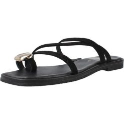 Sandały CARMELA 163291C Czarny. Czarne sandały damskie Carmela, bez wzorów, ze skóry, bez obcasa, bez zapięcia. Za 208.99 zł.