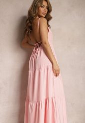 Różowa Sukienka o Rozkloszowanym Fasonie Wiązana i Wykończona Gumką z Tyłu Hililena. Czerwone sukienki damskie Renee, uniwersalny, bez wzorów, eleganckie, bez kołnierzyka, bez ramiączek, maxi, kopertowe. Za 39.99 zł.