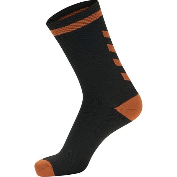Skarpetki Hummel Elite Indoor Low. Czarne skarpety męskie Hummel, bez wzorów, z bawełny. Za 68.00 zł.
