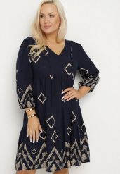 Granatowa Bawełniana Sukienka Pudełkowa w Geometryczny Wzór Claradina. Niebieskie sukienki damskie Born2be, l, bez wzorów, z bawełny, eleganckie, bez kołnierzyka, plus size, bez ramiączek, midi. Za 89.99 zł.