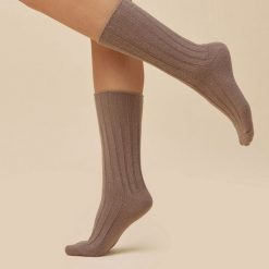 J.brązowe skarpetki damskie Gabriella wełna merino 1214. Brązowe skarpetki damskie Gabriella, bez wzorów, z elastanu. Za 35.90 zł.