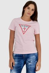 GUESS Różowy t-shirt damski z trójkątnym logo. Czerwone t-shirty damskie Guess, s, z aplikacjami, bez kołnierzyka, bez ramiączek. W wyprzedaży za 99.99 zł.