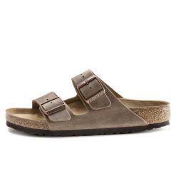 Sandały Birkenstock Arizona Dorosłych. Brązowe sandały męskie Birkenstock, bez wzorów, z nubiku, bez zapięcia. Za 511.70 zł.