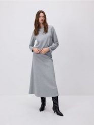 Bluza z ozdobnym dekoltem - ciemnoszary. Szare bluzy damskie Reserved, l, bez wzorów, z bawełny, bez ramiączek, bez kaptura. Za 119.99 zł.