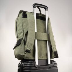 Plecak męski szkolny A4 na laptopa podróżny do pracy wegański Paolo Peruzzi E-22-GR. Brązowe plecaki męskie bez wzorów, z bawełny, biznesowe. Za 169.99 zł.