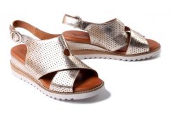 ARTIKER RELAKS 52C0831 złoty, sandały damskie. Żółte sandały damskie Artiker Relaks, bez wzorów, bez obcasa, na koturnie, bez zapięcia. Za 235.92 zł.