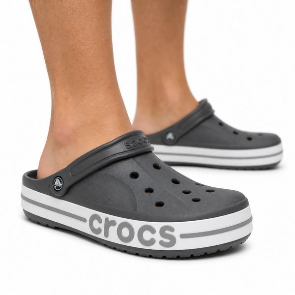 Klapki chodaki sportowe Crocs BAYABAND CLOG. Białe klapki damskie Crocs, bez wzorów, z materiału, bez zapięcia. Za 219.00 zł.