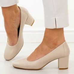 Cieliste czółenka damskie na obcasie Sergio Leone Pb419. Czółenka damskie Sergio Leone, na jesień, bez wzorów, z jeansu, biznesowe, z okrągłym noskiem, bez obcasa, na obcasie, bez zapięcia. Za 169.00 zł.