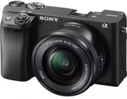 Sony Alpha ILCE-6400 + obiektyw Sony SELP 16-50mm czarny. Aparaty bezlusterkowce SONY. Za 3,949.00 zł.