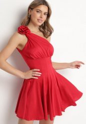 Czerwona Satynowa Asymetryczna Sukienka Ozdobiona Kwiatem 3D Izaiva. Czerwone sukienki damskie Born2be, na imprezę, na lato, m, z aplikacjami, z satyny, eleganckie, z asymetrycznym kołnierzem, bez ramiączek, mini, asymetryczne. Za 129.99 zł.