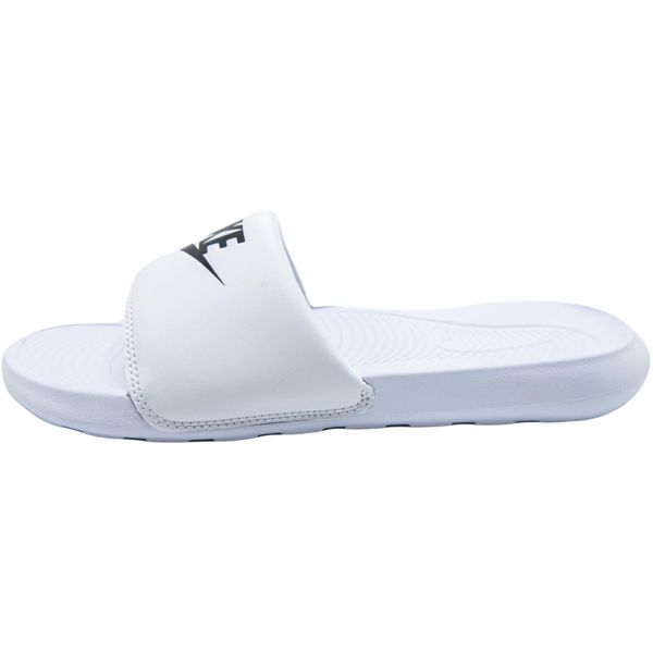 Klapki damskie Nike Victori One Slide. Białe klapki damskie Nike, bez wzorów, z materiału, sportowe, bez obcasa, bez zapięcia. Za 306.00 zł.