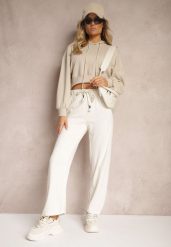 Jasnobeżowe Spodnie Dresowe Prążkowane o Szerokim Kroju High Waist Iriallia. Brązowe spodnie dresowe damskie Renee, bez wzorów, z dresówki, eleganckie, z podwyższonym stanem. Za 44.99 zł.
