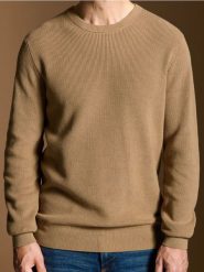 Sweter - brązowy. Brązowe swetry męskie Sinsay, l, bez wzorów, bez kołnierzyka, bez ramiączek. W wyprzedaży za 29.99 zł.