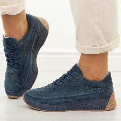 Granatowe pikowane skórzane półbuty damskie Sergio Leone sp013. Niebieskie półbuty damskie Sergio Leone, na jesień, bez wzorów, z jeansu, casualowe, z okrągłym noskiem, bez obcasa, na płaskiej podeszwie, bez zapięcia. Za 209.00 zł.