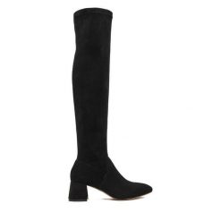 Kozaki Nine West. Czarne kozaki damskie Nine West, bez wzorów, bez obcasa, na słupku, bez zapięcia. Za 279.99 zł.