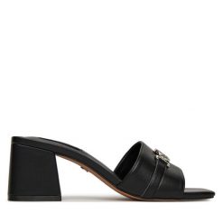 Klapki Nine West. Czarne klapki damskie Nine West, bez wzorów, bez obcasa, bez zapięcia. Za 137.99 zł.