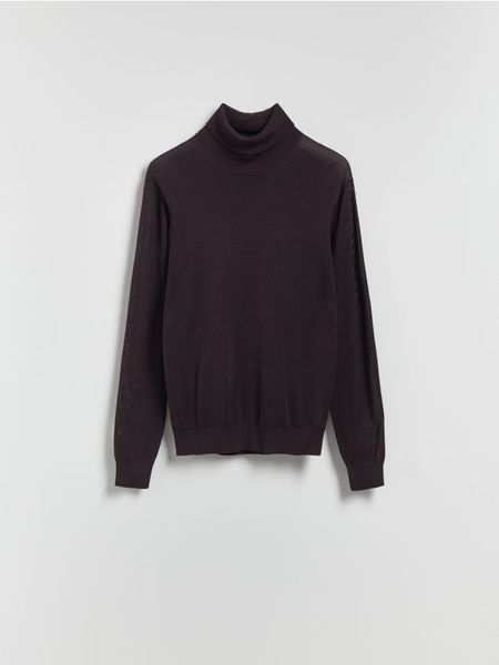 Golf z dodatkiem lyocellu - ciemnofioletowy. Fioletowe swetry męskie Reserved, l, bez wzorów, z lyocellu, bez kołnierzyka, bez ramiączek. W wyprzedaży za 139.99 zł.