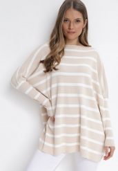 Beżowy Sweter Oversize w Paski z Rękawami Nietoperz Caelania. Brązowe swetry nierozpinane damskie Born2be, bez wzorów, bez kołnierzyka, bez ramiączek. Za 109.99 zł.