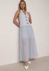 Niebieska Sukienka z Wiązanym Dekoltem Typu Halter i Biżuteryjnymi Guzikami Raena. Niebieskie sukienki damskie Born2be, na co dzień, m, bez wzorów, bez kołnierzyka, bez ramiączek, maxi, proste. Za 149.99 zł.