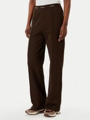 Calvin Klein Jeans Spodnie dresowe LV047G253G Brązowy ciemny Relaxed Fit. Brązowe spodnie dresowe damskie Calvin Klein Jeans, bez wzorów, z bawełny. Za 409.99 zł.
