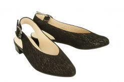 COMFORTABEL 730412-1 schwarz, czółenka damskie. Czarne czółenka damskie Comfortabel, bez wzorów, bez obcasa, na obcasie, bez zapięcia. Za 164.95 zł.