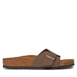Klapki Birkenstock. Brązowe klapki damskie Birkenstock, bez wzorów, bez obcasa, bez zapięcia. Za 429.99 zł.