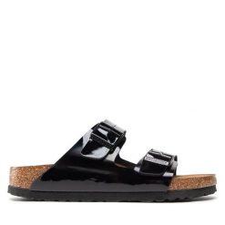 Klapki Birkenstock. Czarne klapki damskie Birkenstock, bez wzorów, bez obcasa, bez zapięcia. Za 369.99 zł.