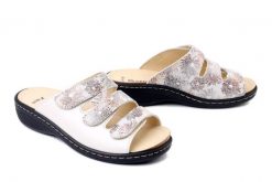 DR. BRINKMANN 700734-08 beige, klapki damskie. Brązowe klapki damskie Dr. Brinkmann, na lato, bez wzorów, ze skóry, bez obcasa, bez zapięcia. Za 280.42 zł.