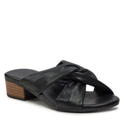 Klapki Piazza. Czarne klapki damskie Piazza, bez wzorów, bez obcasa, bez zapięcia. Za 299.99 zł.