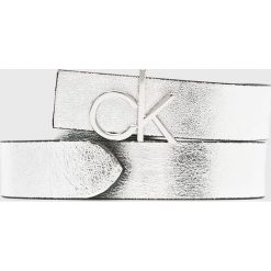 Calvin Klein - Pasek. Szare paski damskie Calvin Klein, bez wzorów, ze skóry ekologicznej. W wyprzedaży za 199.90 zł.