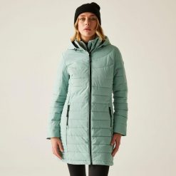 Płaszcz damski zimowy ocieplany Andria. Zielone płaszcze damskie Regatta, na zimę, bez wzorów, z puchu, sportowe, bez kołnierzyka, bez kaptura. Za 372.00 zł.