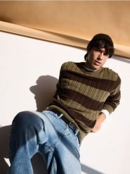 Bawełniany sweter w paski - zielony. Zielone swetry męskie Reserved, l, bez wzorów, z bawełny, bez kołnierzyka, bez ramiączek. Za 139.99 zł.