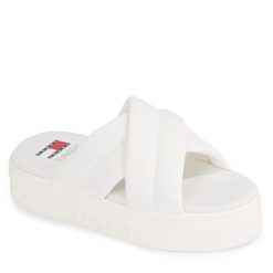 Klapki Tommy Jeans. Klapki damskie Tommy Jeans, bez wzorów, z jeansu, bez obcasa, bez zapięcia. Za 229.99 zł.