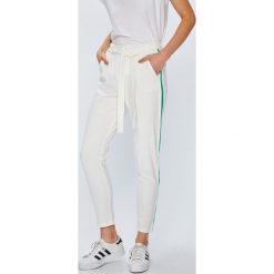 Tally Weijl - Spodnie. Białe spodnie materiałowe damskie TALLY WEIJL, bez wzorów, z elastanu, casualowe, z podwyższonym stanem. W wyprzedaży za 89.90 zł.