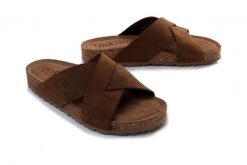 YOKONO JERBA-300 NOB MOCHA, klapki damskie. Brązowe klapki damskie Yokono, na lato, bez wzorów, ze skóry, bez obcasa, bez zapięcia. Za 189.90 zł.