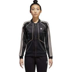 BLUZA ADIDAS DRESOWA SST (34). Bluzy damskie Adidas, bez wzorów, z dresówki, retro, bez ramiączek, bez kaptura. W wyprzedaży za 289.99 zł.