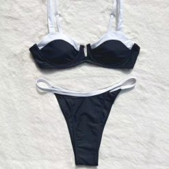 Strój kąpielowy dwuczęściowy z elegancką lamówką Concepta. Czarne bikini Intica, z aplikacjami. Za 159.00 zł.