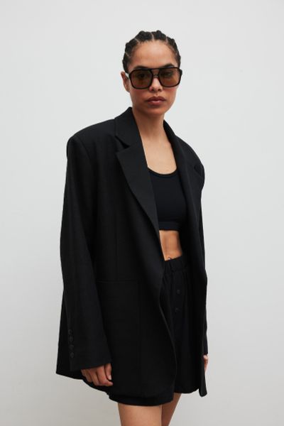 Marynarka z lnem oversize w kolorze BLACK - HARLEY-M/L. Czarne marynarki i żakiety damskie Marsala, bez wzorów, z bawełny, eleganckie, bez kołnierzyka, bez ramiączek. Za 419.90 zł.