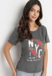 Ciemnoszary T-shirt z Bawełny Ozdobiony Napisami i Kwiatami Savierele. Szare t-shirty damskie Born2be, l, bez wzorów, z bawełny, klasyczne, bez kołnierzyka, bez ramiączek. Za 39.99 zł.