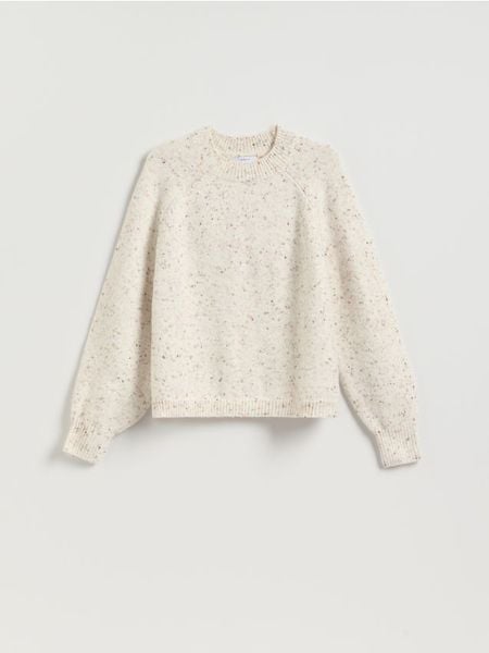 Wzorzysty sweter - złamana biel. Swetry nierozpinane damskie Reserved, l, bez wzorów, z dzianiny, bez kołnierzyka, bez ramiączek. Za 129.99 zł.