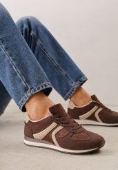 Brązowe Sneakersy Casual z Imitacji Zamszu z Geometrycznymi Wstawkami na Boku Sadiqa. Brązowe obuwie sportowe damskie Renee, bez wzorów, z jeansu, bez zapięcia. Za 119.99 zł.