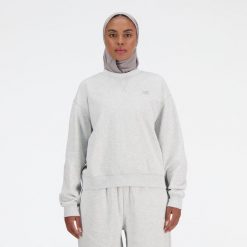Bluza damska New Balance WT41500AHH – szara. Szare bluzy damskie New Balance, m, bez wzorów, z bawełny, klasyczne, bez ramiączek, bez kaptura. Za 339.99 zł.