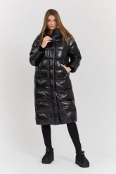 HETREGO Czarny damski płaszcz puchowy Tara Woman Oversized Quilted Coat. Czarne płaszcze damskie HETREGO, uniwersalny, bez wzorów, z poliamidu, bez kołnierzyka, bez kaptura. W wyprzedaży za 1,349.99 zł.